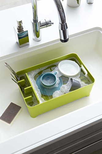 Escurreplatos compacto, diseño simple y elegante de Yamazaki, hecho de plástico verde anís, con percolador para el agua de enjuague, asas laterales y compartimento para los cubiertos.